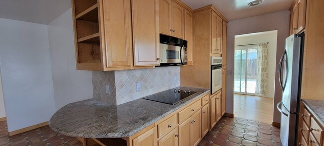Building Photo - Lovely 4 Bedroom home in UTC  with large b...