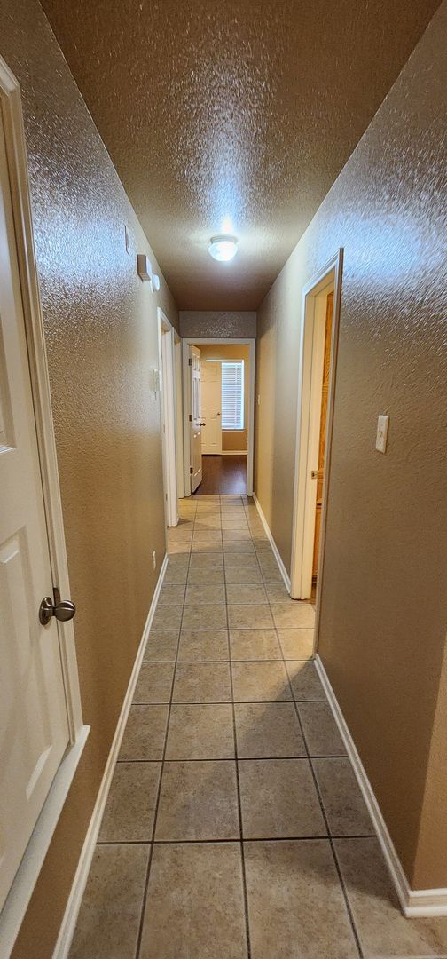 Building Photo - 3 Bedroom / 2 Bath Duplex – Text 201-231-7228 or Call 254-634-7698 for more info