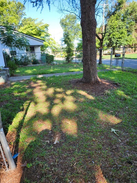 Building Photo - 1822 Dupree St