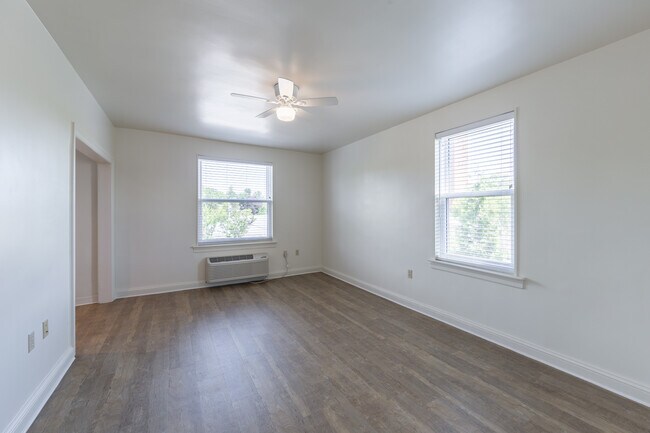 Primary Photo - 107 Bloomingdale Ave