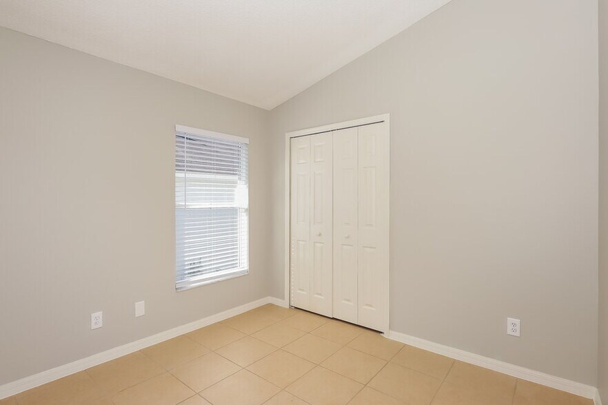 Building Photo - 3413 Palm Beach Dr