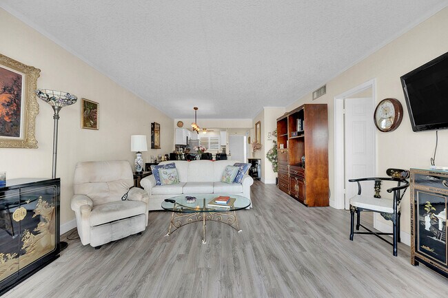 Building Photo - 29 Yacht Club Dr