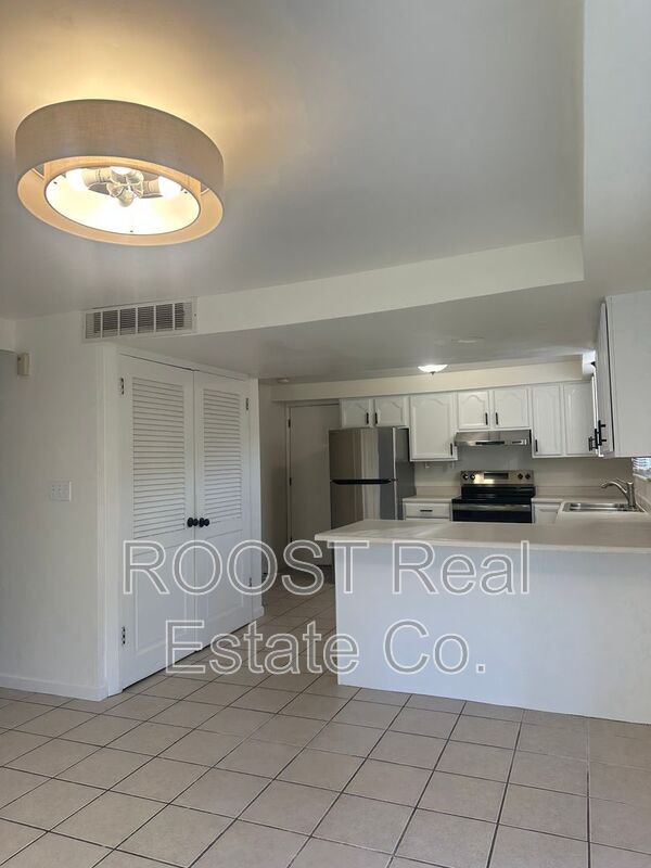 Building Photo - 3535 Panama Dr