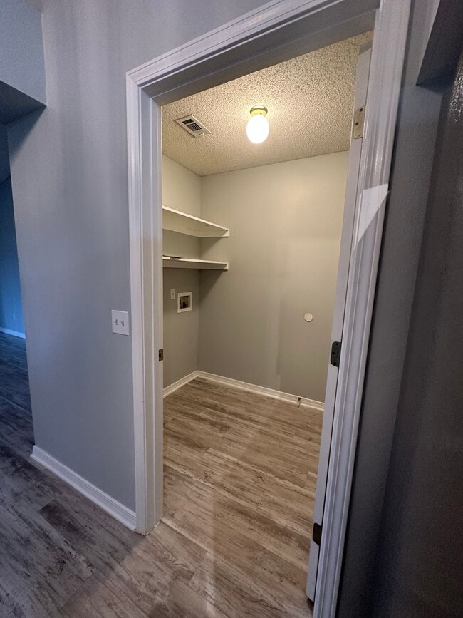 Building Photo - Adorable Home For Rent