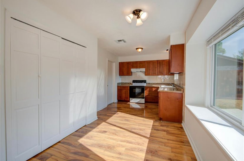 Building Photo - 15811 Boonridge Rd