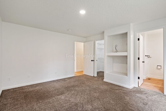 Building Photo - 20160 Quinalt Dr