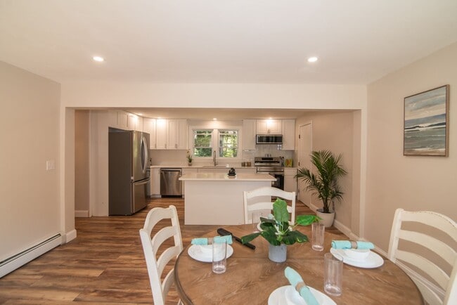 Building Photo - 11 Chatham St