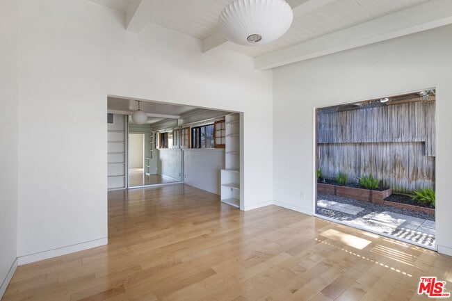 Building Photo - 2333 Hidalgo Ave