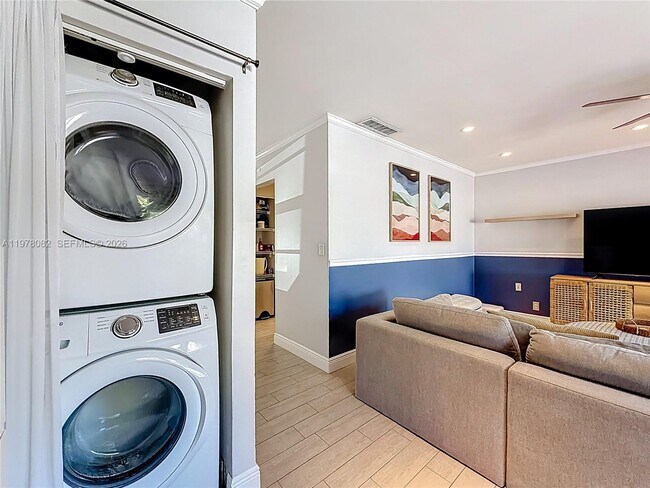 Building Photo - 2128 NE 9th Ave