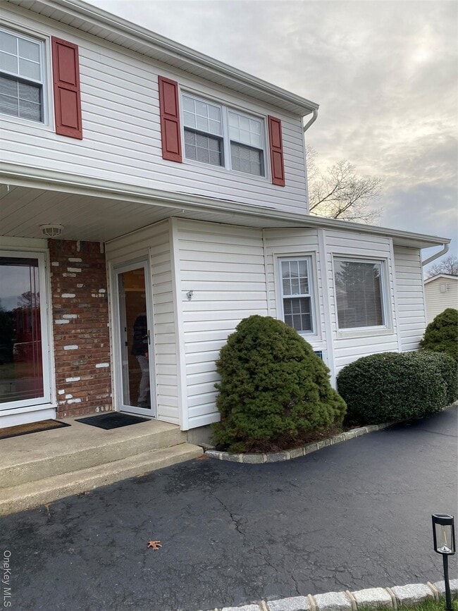 Building Photo - 6 Gaines Dr