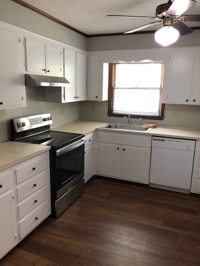 Building Photo - 826 Hillcroft Pl
