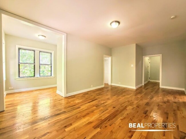 Building Photo - 2 bedroom in CHICAGO IL 60613