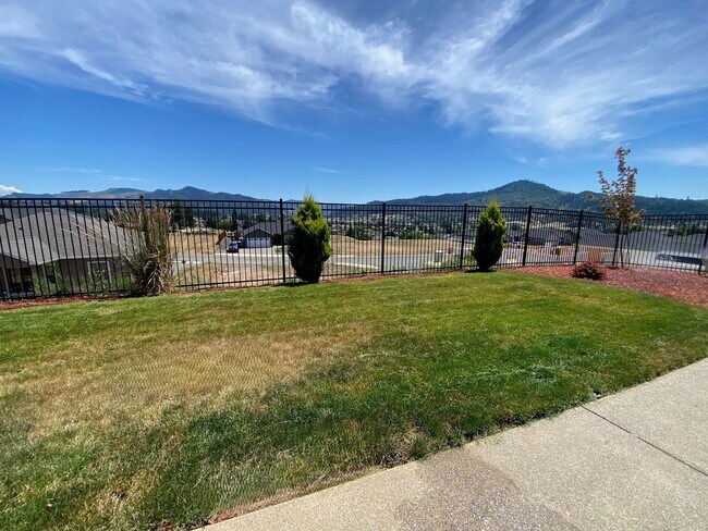 Building Photo - Beautiful 3 Bedroom House in Sutherlin!