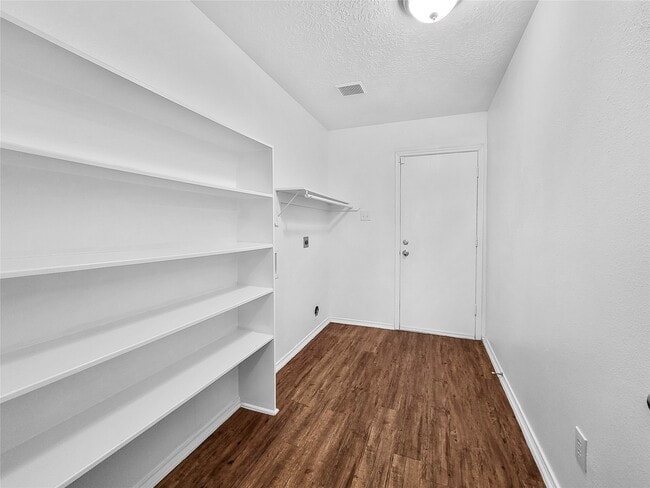 Building Photo - 5439 Aloe Ave