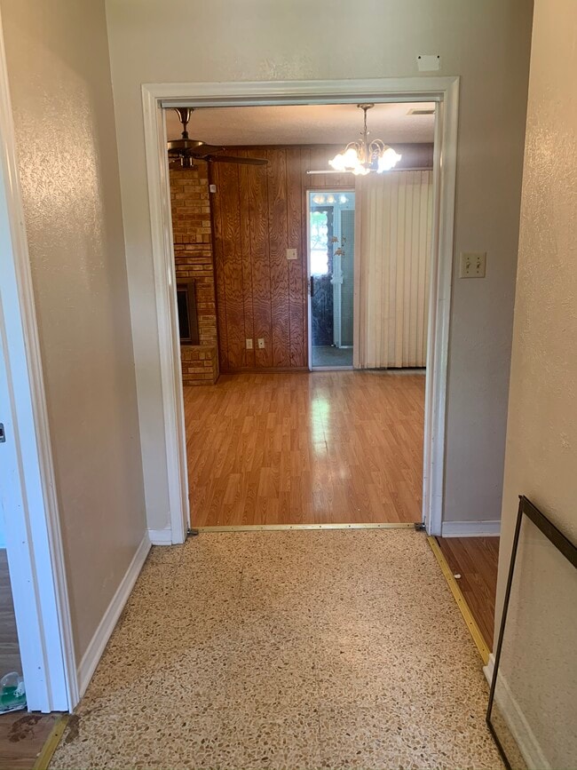 Building Photo - 919 Magnolia Ln