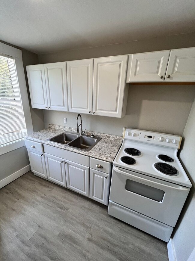 Building Photo - Move In Ready 3-Bedroom Apartment! **MOVE-IN SPECIAL**