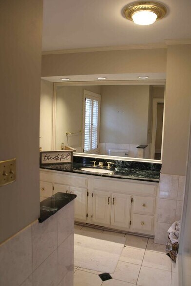 Building Photo - 1029 N Noyes Blvd