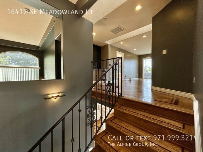 Building Photo - 16417 SE Meadowland Ct