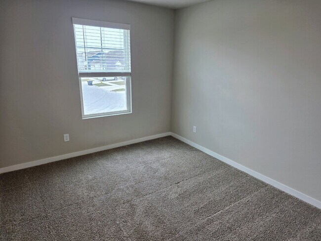 Building Photo - 655 NW Williamsburg Ln