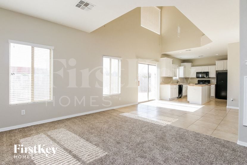 Building Photo - 7111 N 27th Ln