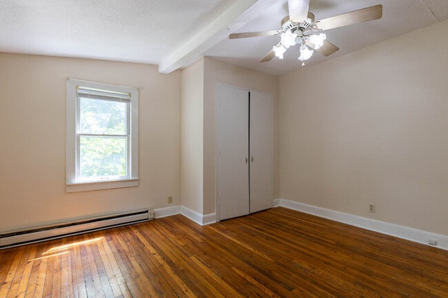 Building Photo - Mill St