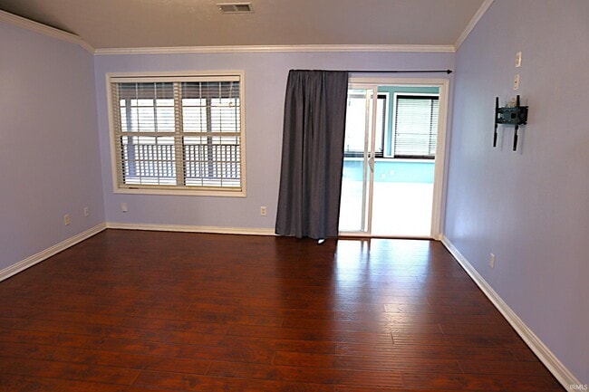 Building Photo - 3900 Bronson Ln