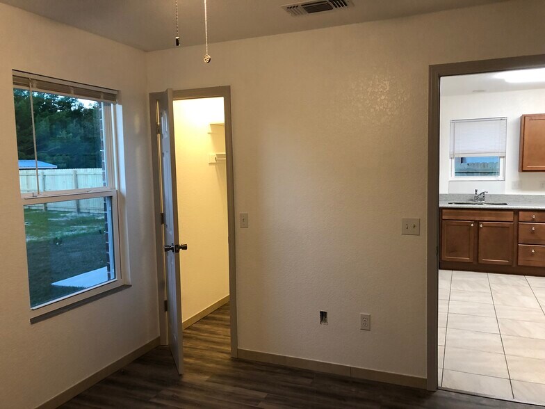 Building Photo - 3393 Green Briar Cir