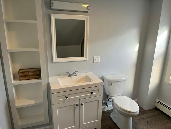 Building Photo - 18 Roundy St