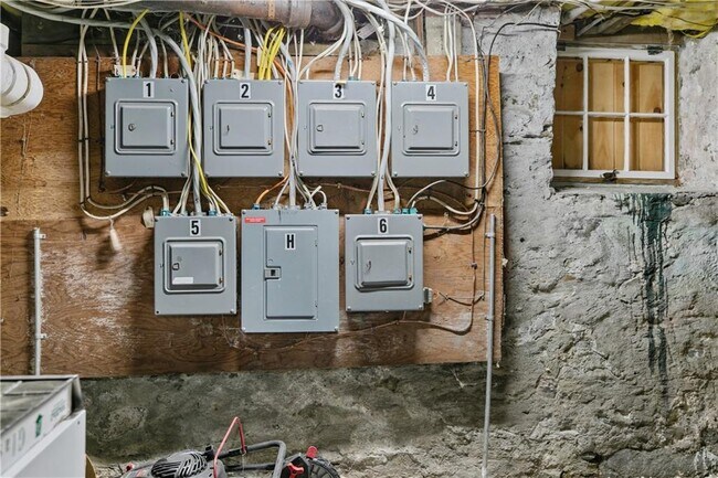 Building Photo - 34-36 Farewell St