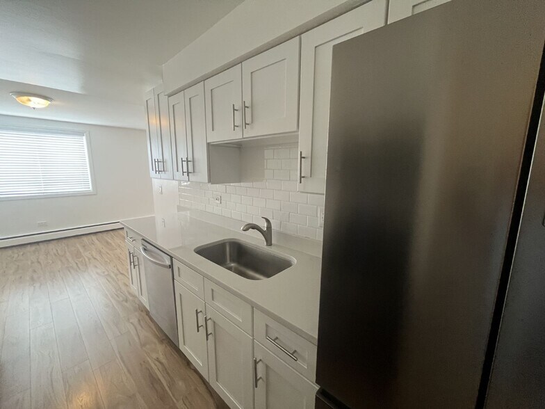 Building Photo - 5680 N Elston Ave