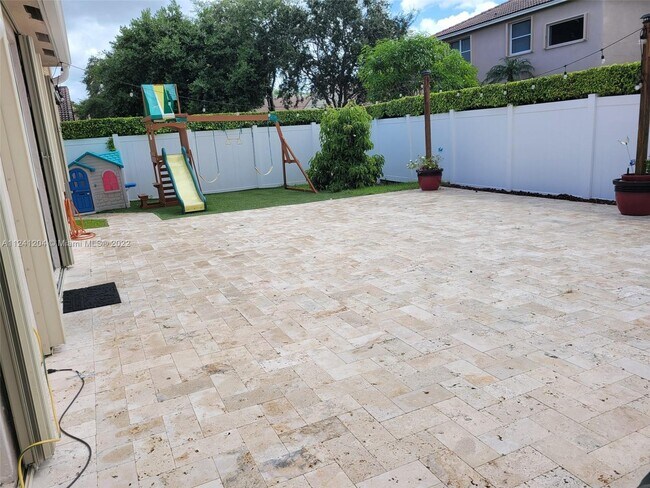 Building Photo - 803 SW 118th Ave