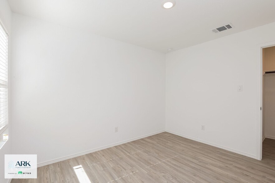 Building Photo - 2726 Robles St