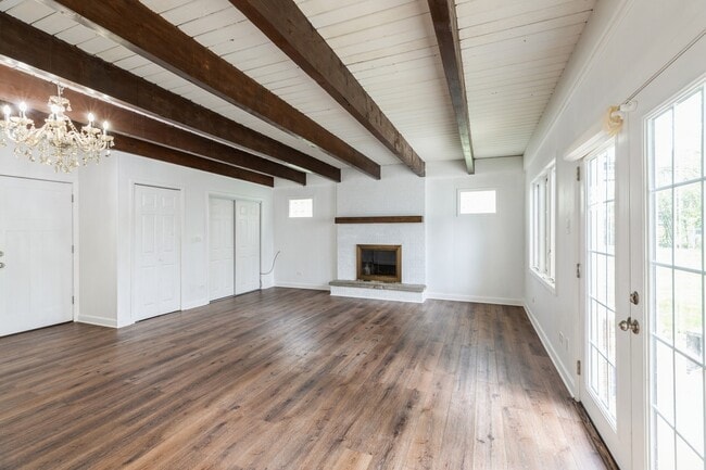 Building Photo - 433 Wildwood Dr
