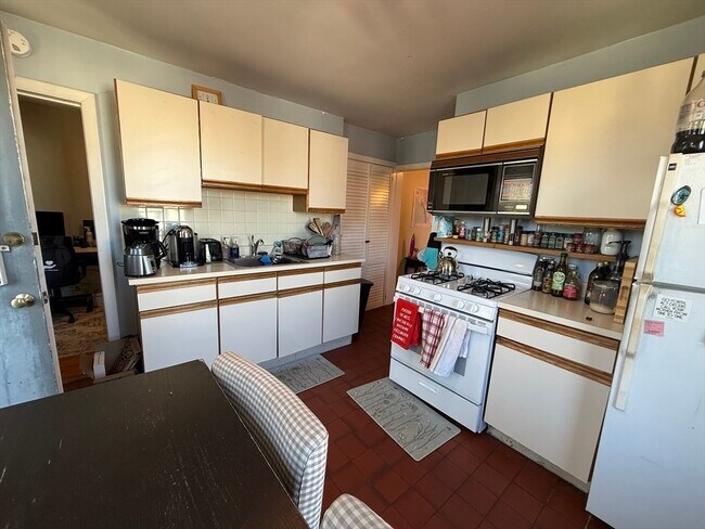 Building Photo - 60 Pleasant St