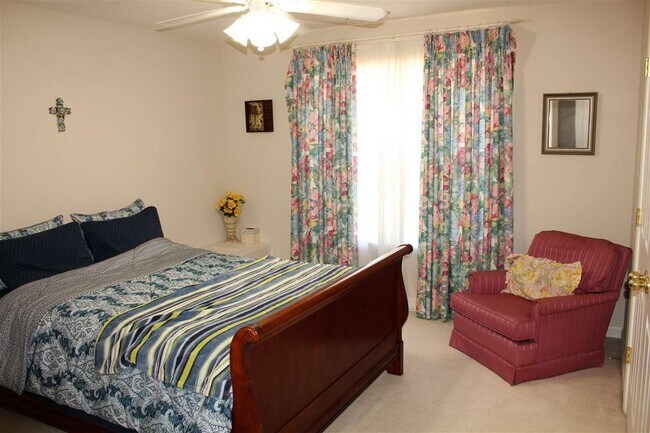 Building Photo - 355 Forest Hill-Irene Rd