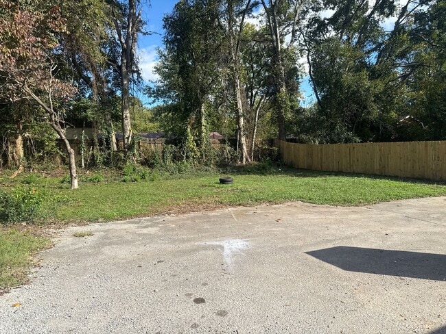 Building Photo - Two Bedroom One Bath