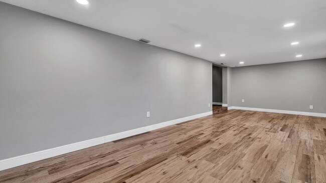 Building Photo - Spacious remodeled South Tampa 4BR/3BA hom...