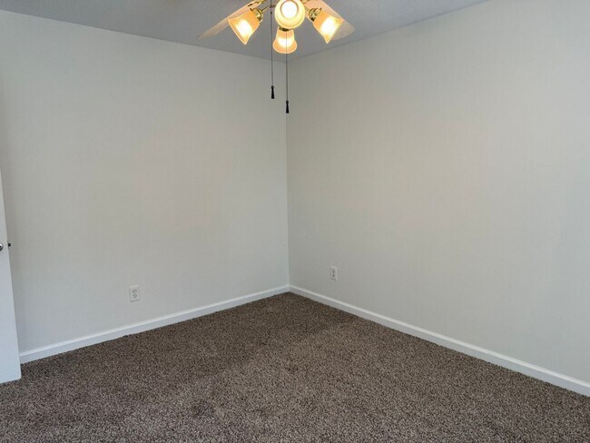 Building Photo - ** Beautiful 4 bedroom House in Farragut Area **