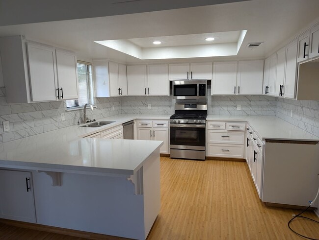 Building Photo - Cute and updated Clovis home offering wonderful amenities, good size lot, a bid backyard + potent...