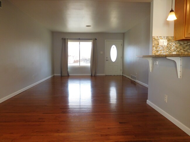 Building Photo - 1067 Ursula St