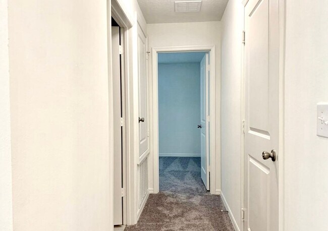 Building Photo - Beautiful 4 Bed 2 Bath Charmer For Rent!