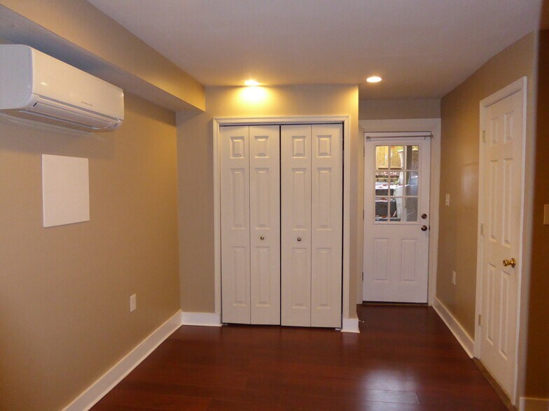 Building Photo - 106 9th St SE