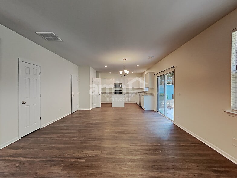 Building Photo - 407 Howell Crossing