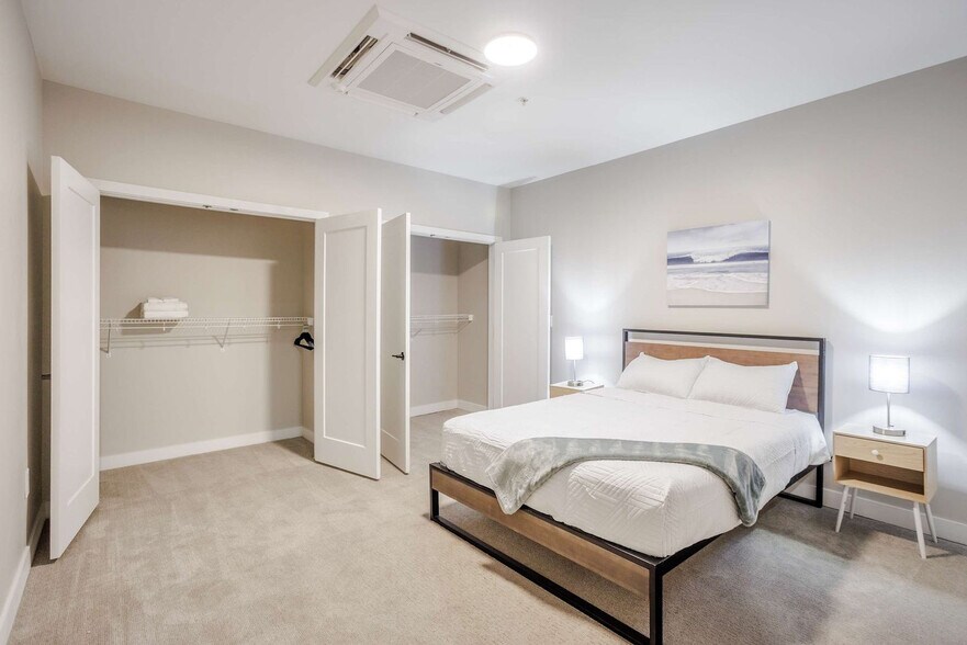 Building Photo - 205 W 4th St