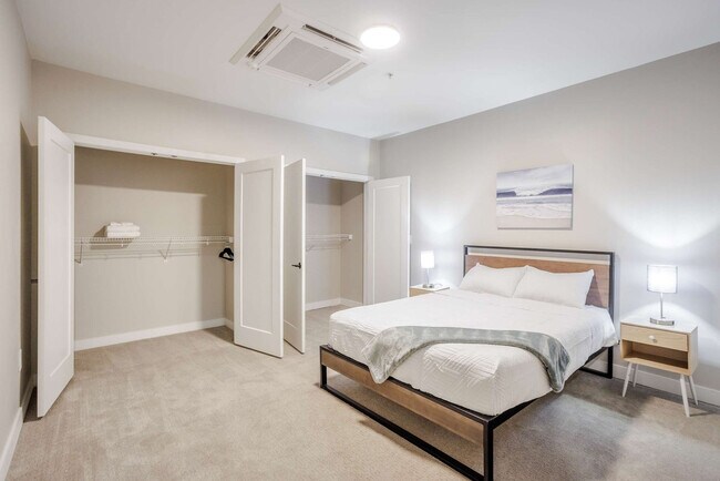 Building Photo - 205 W 4th St