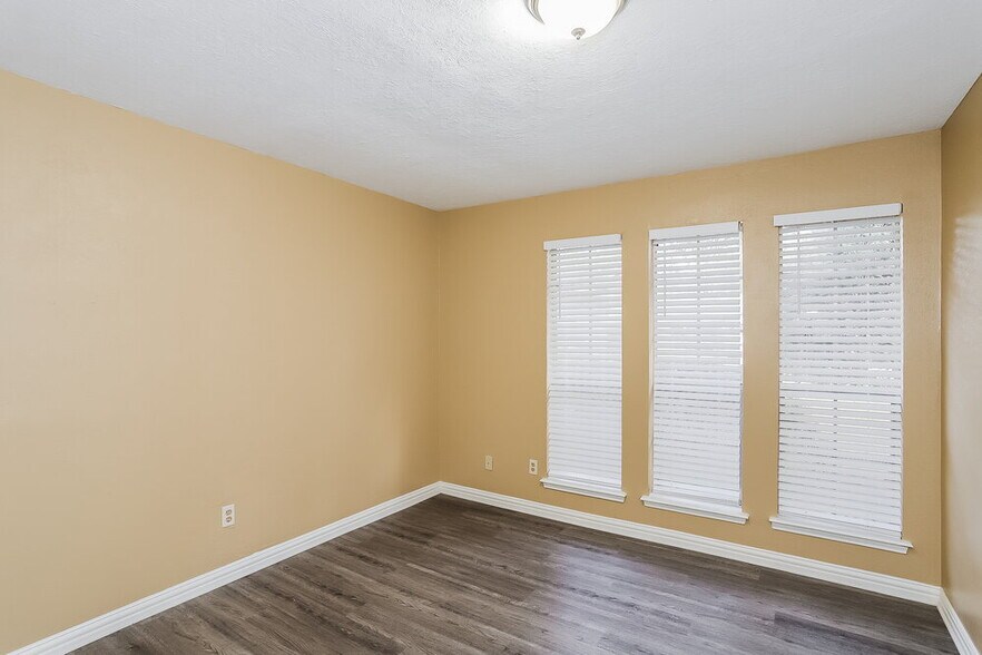 Building Photo - 23331 Bayleaf Dr