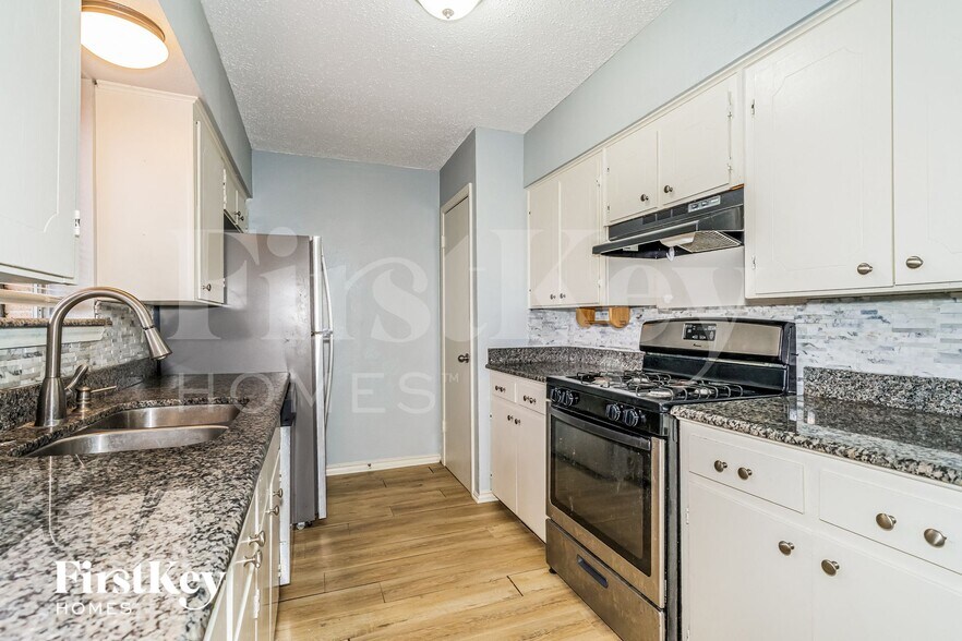 Building Photo - 1302 Greencove Dr