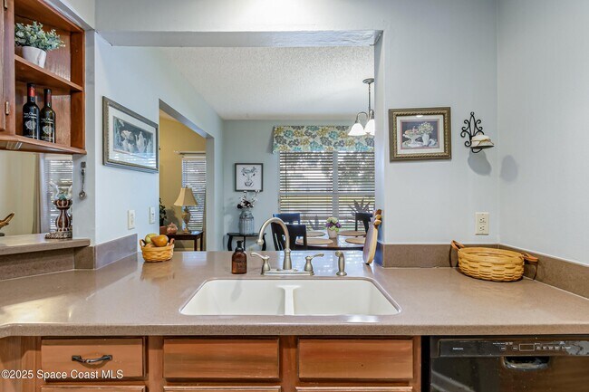 Building Photo - 4351 Silver Lake Dr