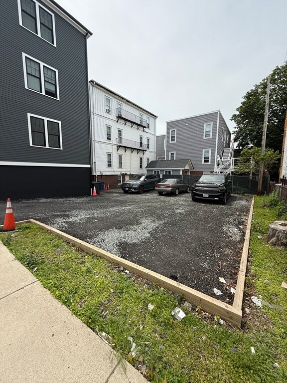 Building Photo - 8 Ford St