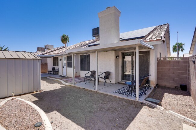 Building Photo - Fully Furnished Single-Story Gem – Spaciou...
